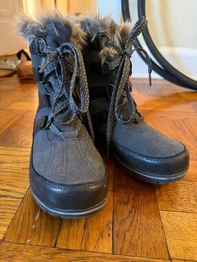 Women's Faux-Fur Trim Winter Lace-Up Boots - Gray